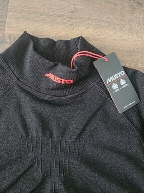 Musto Black Race Long Sleeve Top Large  Nwt